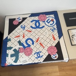 샤* Lip 패턴 네이비 사각 스카프