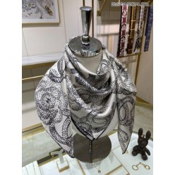 샤* 점선 로고 패턴 화이트 사각 스카프