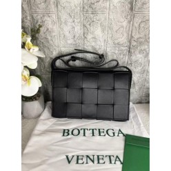 보** 카세트 레더숄더백