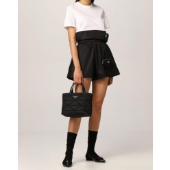 프** 고급 리나일론 나파 트라이앵글 퀼팅 패딩 더블핸들 지퍼 포켓 토트 블랙