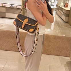 루* 고급 다이앤 모노그램 숄더 백