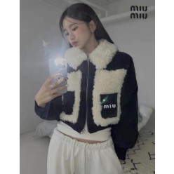 미*** 양털포인트 카라 집업