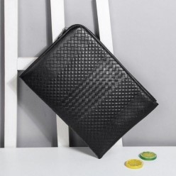 보** 인트레치아토 레더 악어 클러치