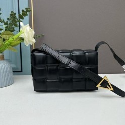 보** 패디드 카세트백