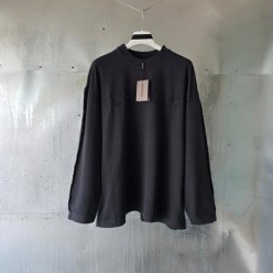 발**** 아플리케 로고 롱슬리브 티셔츠