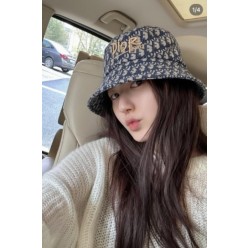 디* 오블리크 자가드 버킷햇 수입