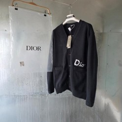 디* 로고 자수 힐튼 넬 가디건