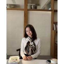 루* 빅로고 모노그램 스카프