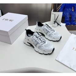 디* 크로노 스니커즈 화이트  블랙 가죽이펙트 패널 메시