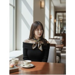 에*** 홀스 도트 캐릭 스카프