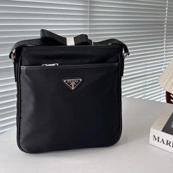 프** 남성 포코노 크로스백 2VH797 064