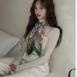 에*** 이니셜 그린 스카프