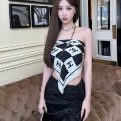 샤* 사각 레터링 로고 블랙 사각 스카프