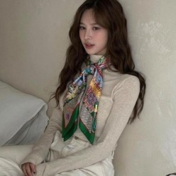 에*** 이니셜 그린 스카프