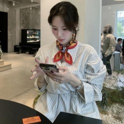 에*** 홀스 레드 스카프