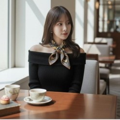 에*** 홀스 도트 캐릭 스카프
