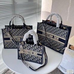 디* 오블리크 자수 레더 북토트 3가지사이즈
