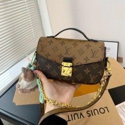 루* 포쉐트 이스트웨스트