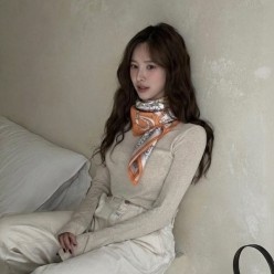 에*** 캐리지 오렌지 스카프