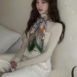 에*** 이니셜 그린 스카프