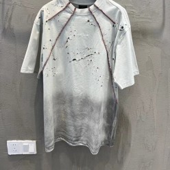 발**** 피그먼트 페인팅 자수 티셔츠