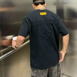 루* 센터자수 반팔 티셔츠