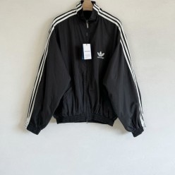 발**** x 아*** OG 삼선 트랙수트 자켓 - 수입