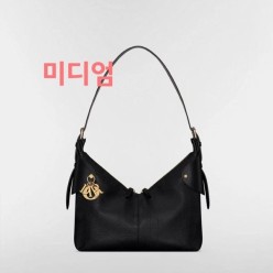 디* Voyage 미디엄 백 블랙 플랫 매크로까나쥬 그레인 송아지 가죽