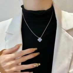 반*** 앤 아펠 빈티지 알함브라 펜던트 (화이트 골드 / 블루 칼세도니)