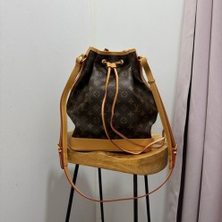 루* 노에 백