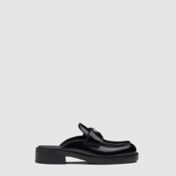 초콜릿 브러시드 레더 뮬 1D652M